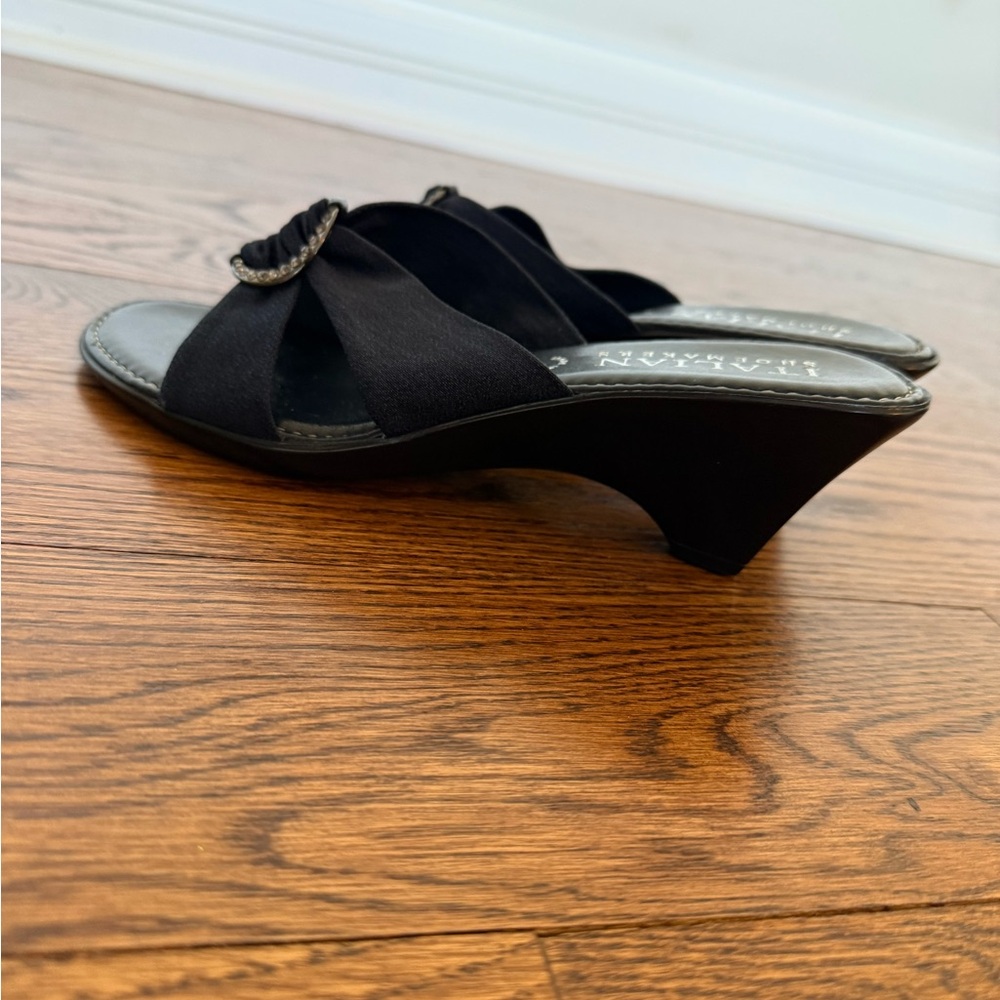 Italian Shoemakers Navy Sandals - Picture 4 of 6